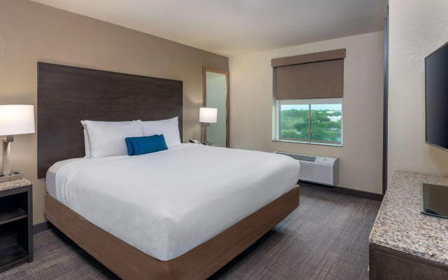 Coral Pointe Sarasota, an Ascend Collection Hotel