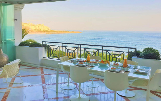 Luxury Apartment Frontal To The Sea In Estepona Doncella Beach