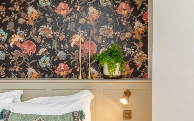 The Oak Rooms   By Huluki Sussex Stays