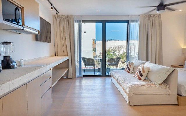 Kumaru 303 1 Bedroom Condo by RedAwning