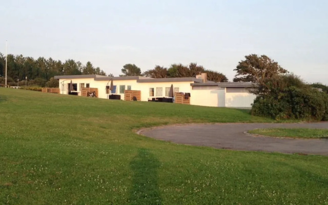 Beachfront Apartment D, 2 Bedrooms, Free Parking