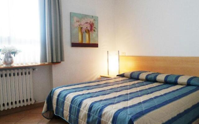 Отель Girasole House вид на фасад