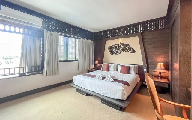 Ruean Phae Royal Park Hotel