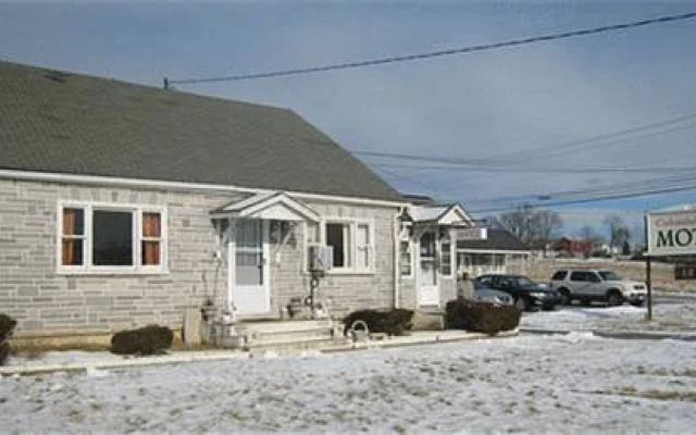 Colonial Penn Motel