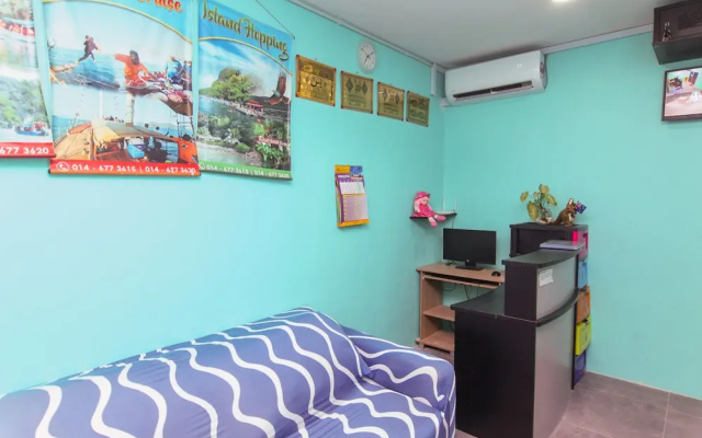 OYO 89517 Little Tanjung Chalet