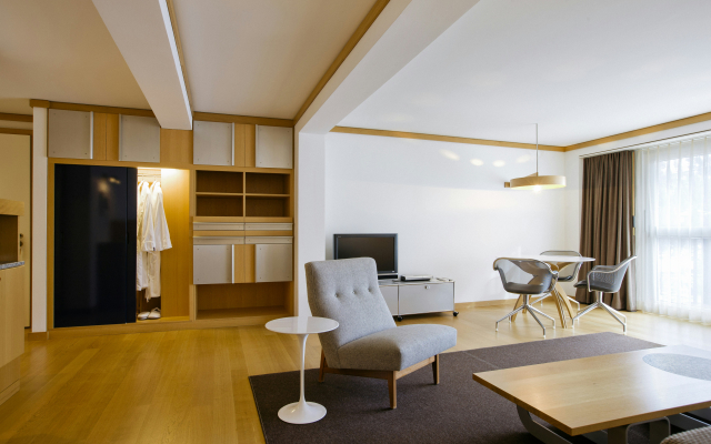 The Omnia