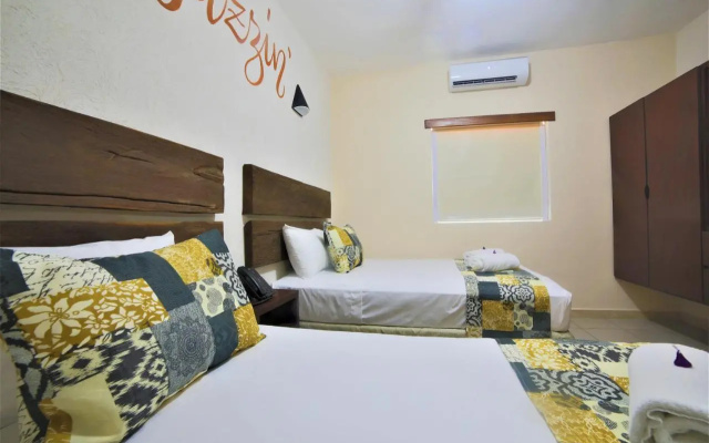 12 Bees Hotel