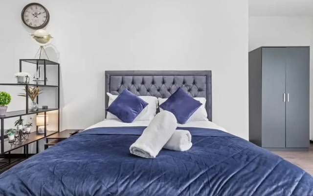 Modern Spacious Sleeps 4 Studio Golders Green