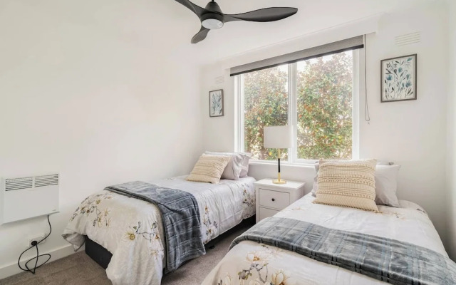 3bd 2 Bthtoorak Village Luxurious Apartment, Relax