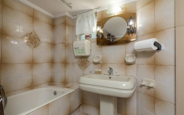Delightful 2 bedroom flat next to Mikrolimano
