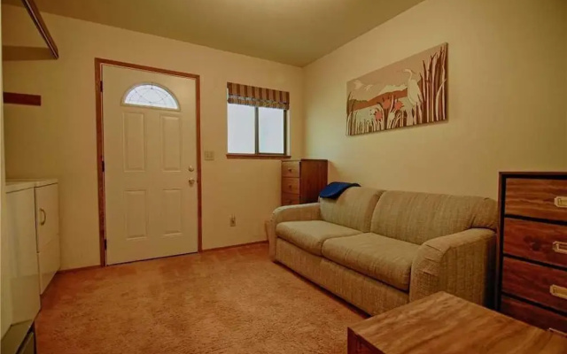 Spacious Cedar Flat Lookout Home #157