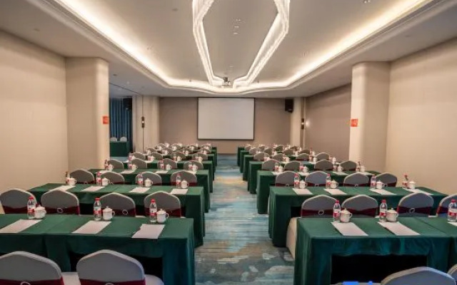 Vienna International Hotel (Chuxiong Ruite Store)