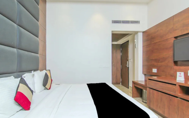 Capital O 28615 Hotel Crossroad