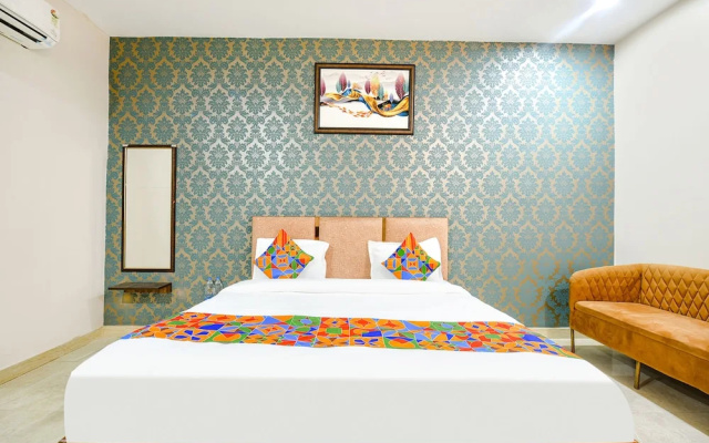 Fabhotel Moon Lite