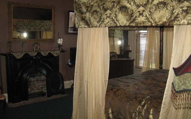 Riverview Mansion