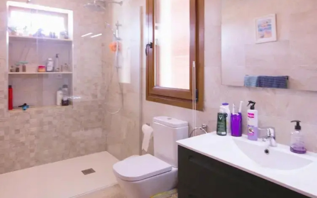 Fanila in J vea With 4 Bedrooms and 3 Bathrooms
