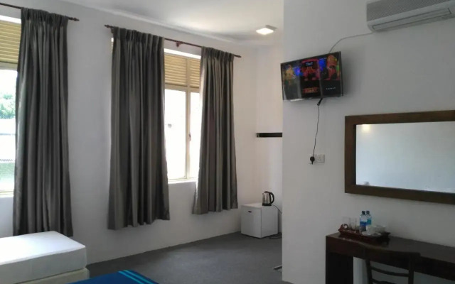 West Inn Colombo