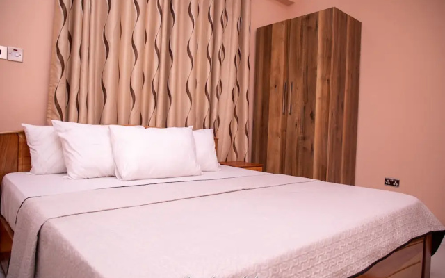 2 Bed Furnished Apartment - Wifi, Aircon, Parking