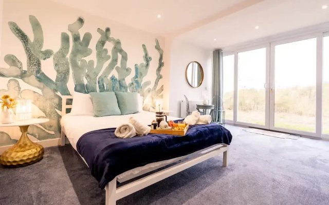 Magnificent Beach House Seaview Upside-down