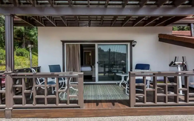 Villa Ezra