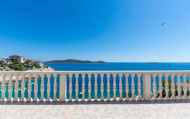 Awesome Home in Sevid With 5 Bedrooms