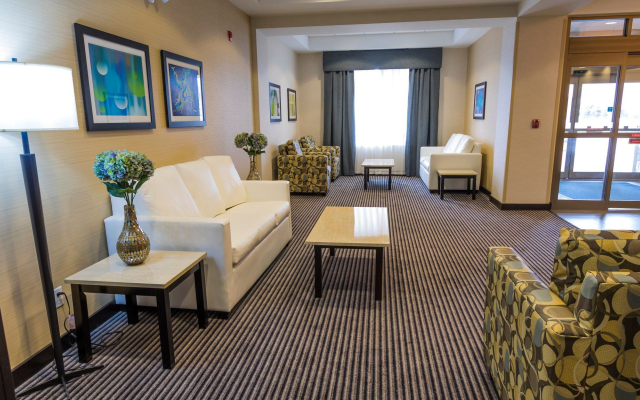 Holiday Inn Express & Suites Thunder Bay by IHG