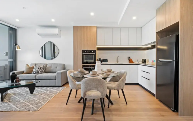 Stunning 1-bed With City Views and Amenities