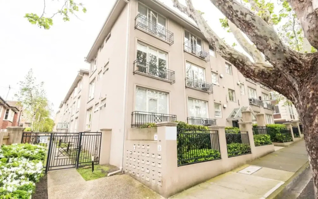 Well Located 1 Bedroom in South Yarra