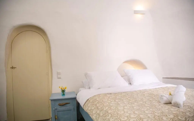 Agrilia secluded cave house