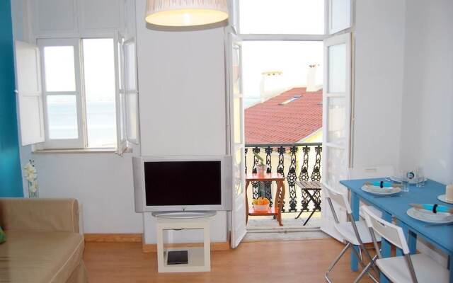 Апартаменты RH Vigário 2 Alfama View Apartment комната для гостей