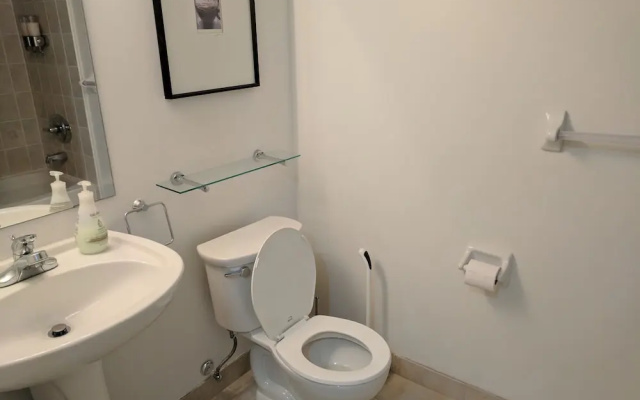 Hotel Suites near Eaton Centre
