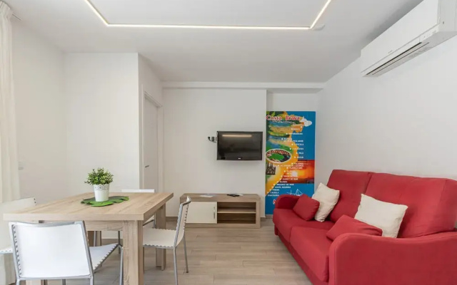 Apartment in Empuriabrava Near Sandy Beach