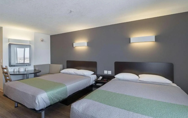 Studio 6-Bruderheim, AB
