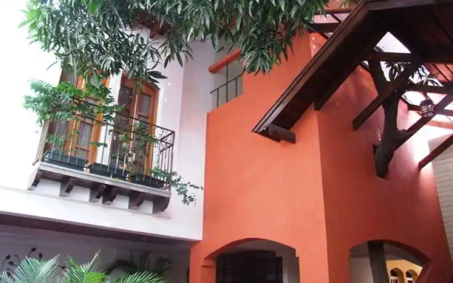 Отель Casa del Arbol Centro Гондурас, Сан-Педро-Сула - отзывы, цены и фото номеров - забронировать отель Casa del Arbol Centro онлайн вид на фасад