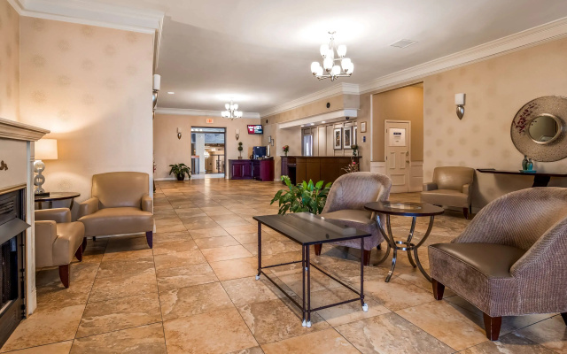 Hotel Watertown