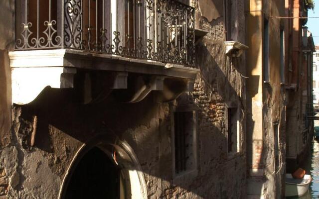 Hotel Al Ponte Mocenigo вид на фасад