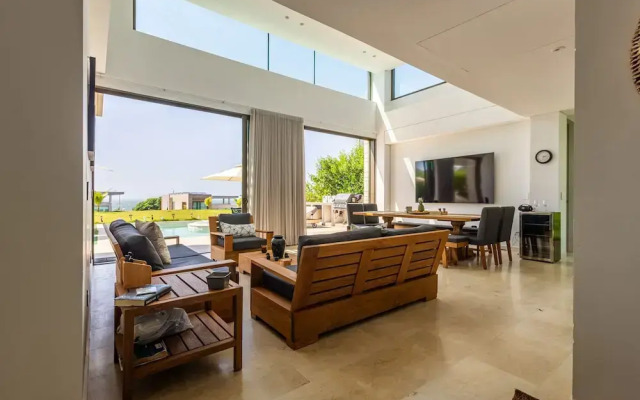 Bright Villa w Pool Outdoor Grill