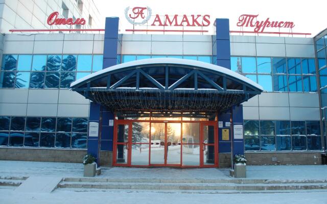 Гостиница Амакс Турист вид на фасад