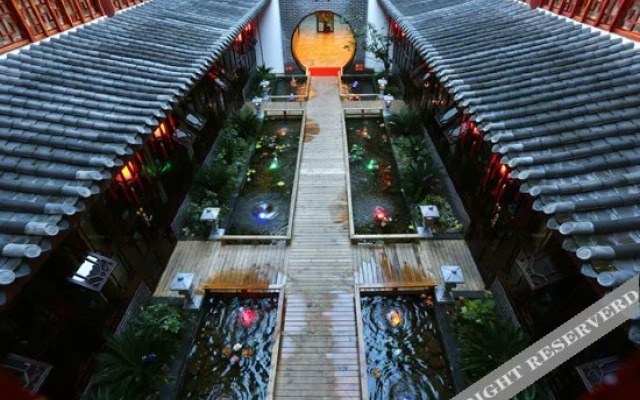 Tujia Chinese Inn (Enshi Tujia Girl's Town)