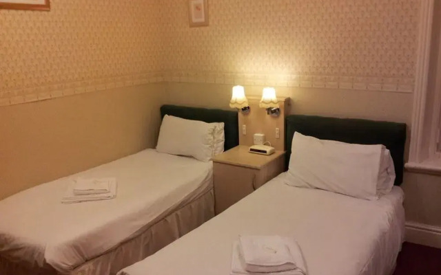La Tour Hotel