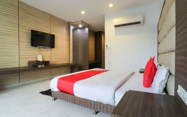 City Club & Hotels by OYO Rooms