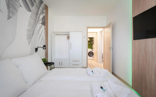 WestSide River Apartment