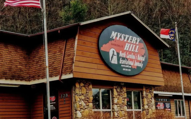 Mountainaire Inn and Log Cabins