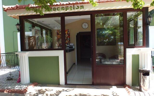 Green Peace Hotel вид на фасад