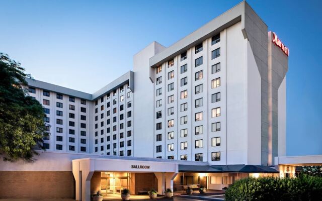 Отель New York LaGuardia Airport Marriott вид на фасад