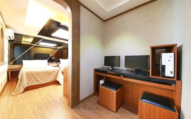 Zenith Hotel