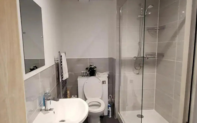 4 Separate Beds, Sleeps 6, Beautiful 2 bed Apt