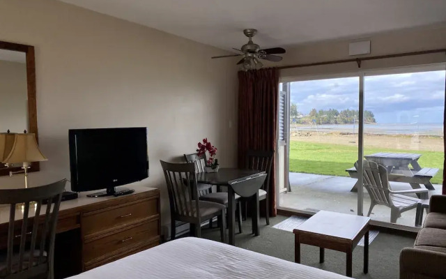 Sea Edge Beachside Hotel