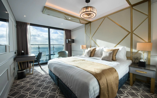 Seven Hotel