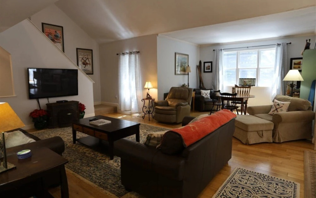 Pet Friendly Private Home, Located in Forest Ridge, Lincoln, NH - Fr8cl